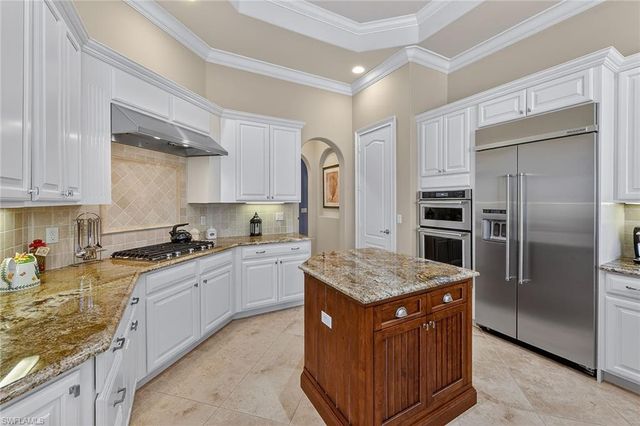 3848 Mahogany Bend DR, Naples, FL 34114