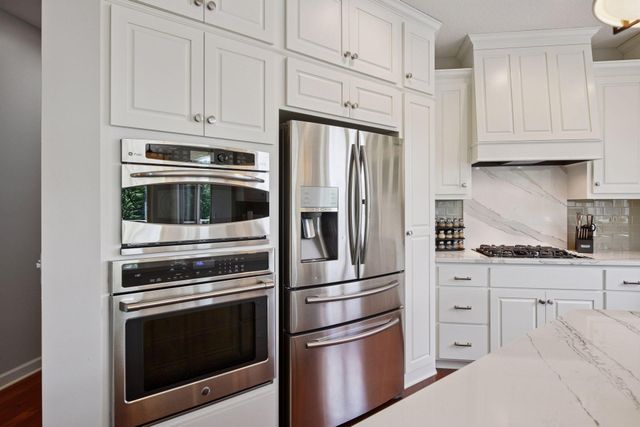 6160 Ithaca Lane N, Plymouth, MN 55446