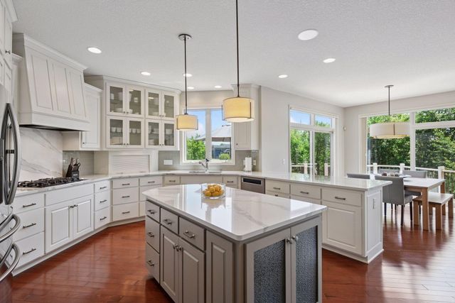 6160 Ithaca Lane N, Plymouth, MN 55446