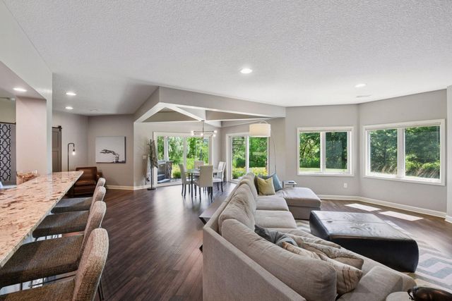 6160 Ithaca Lane N, Plymouth, MN 55446