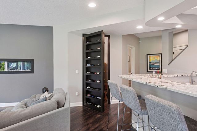 6160 Ithaca Lane N, Plymouth, MN 55446