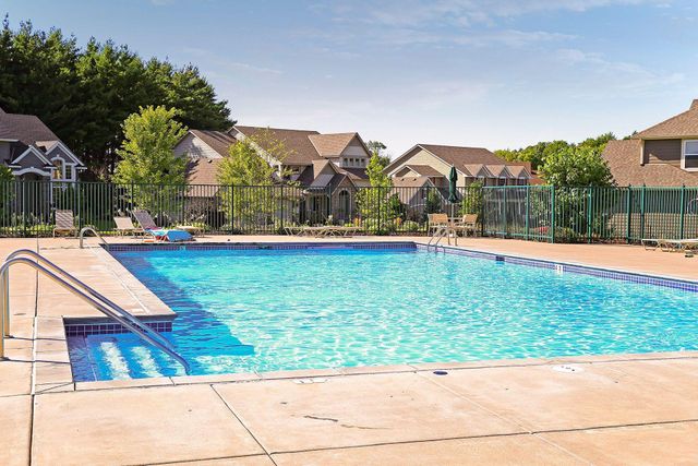 6160 Ithaca Lane N, Plymouth, MN 55446