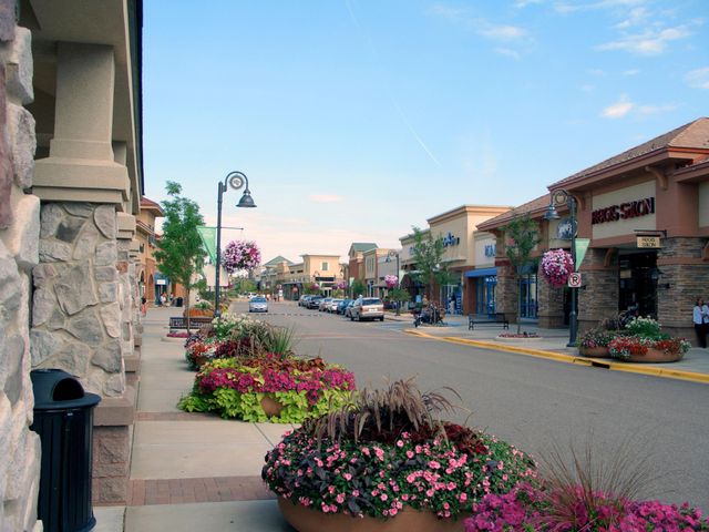 6160 Ithaca Lane N, Plymouth, MN 55446