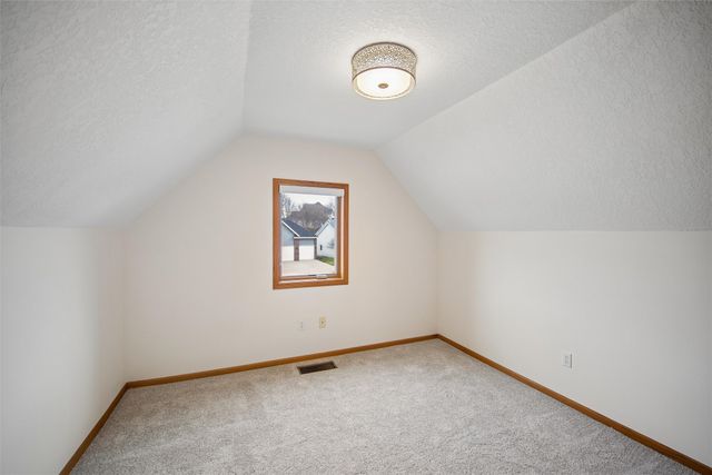 5820 Beechtree Drive, West Des Moines, IA 50266