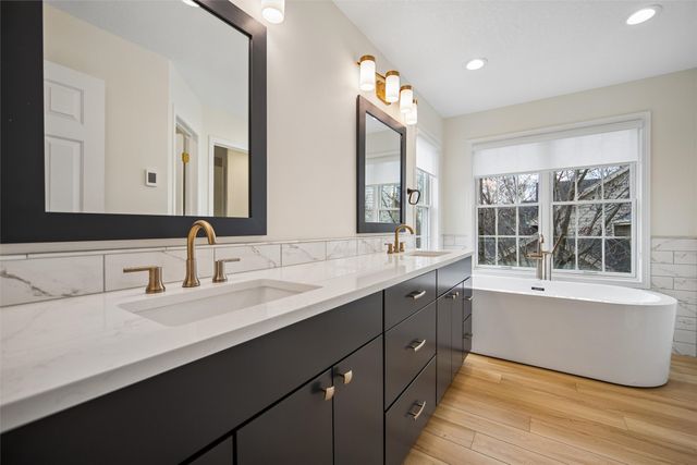 5820 Beechtree Drive, West Des Moines, IA 50266