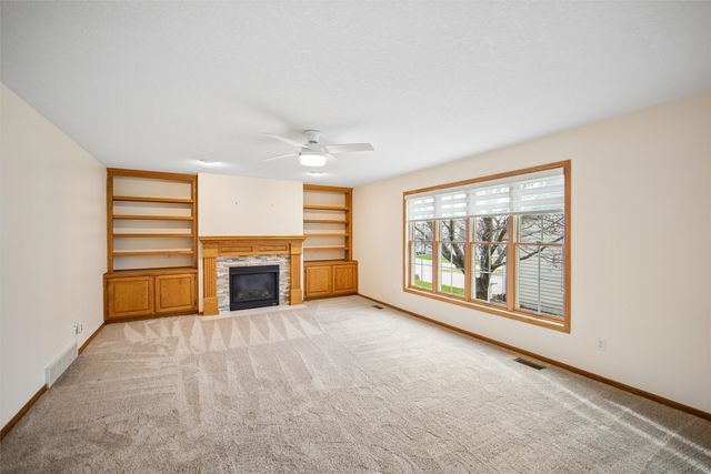 5820 Beechtree Drive, West Des Moines, IA 50266