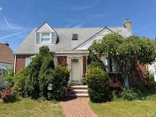 231 Dorchester Road, Garden City, NY 11530