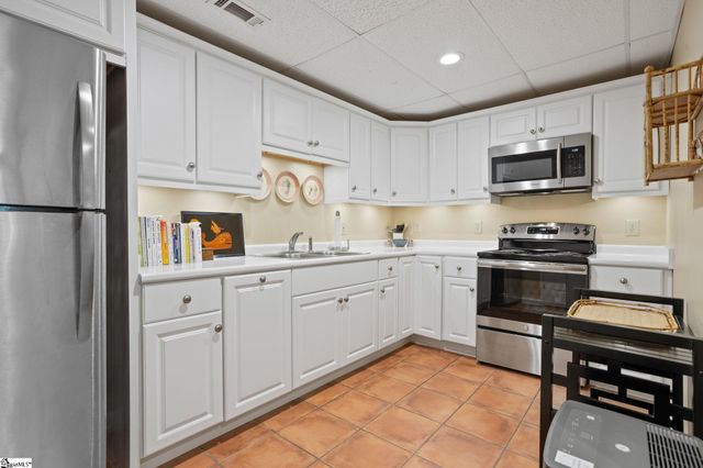 24 Hawk Nest Road, Travelers Rest, SC 29690