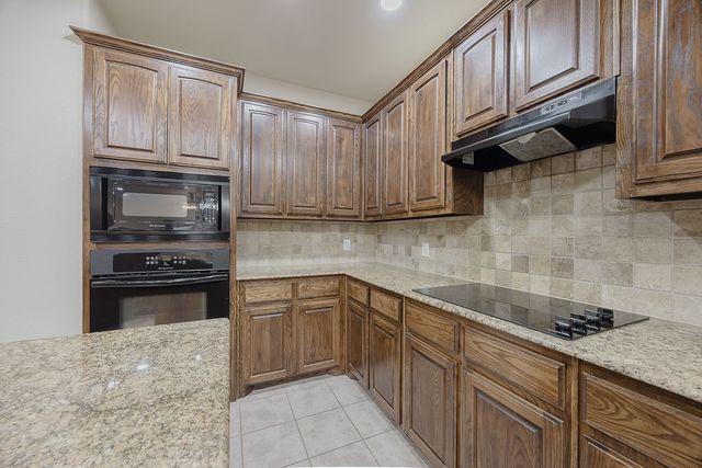 305 Village Drive, Red Oak, TX 75154