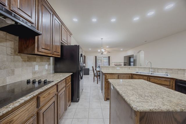 305 Village Drive, Red Oak, TX 75154