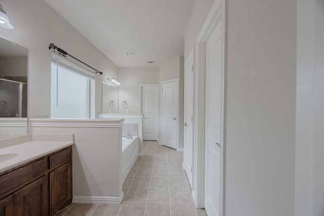 305 Village Drive, Red Oak, TX 75154