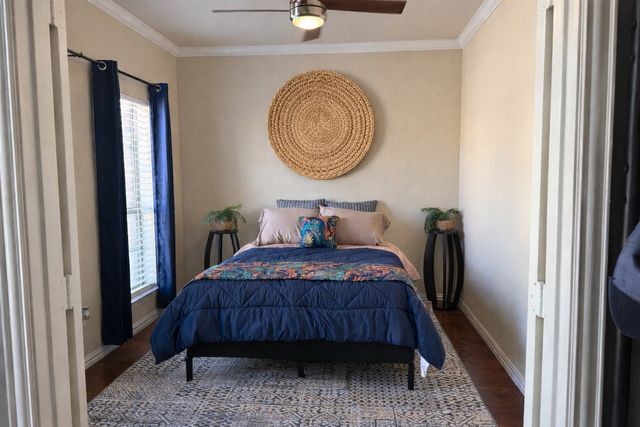 305 Village Drive, Red Oak, TX 75154