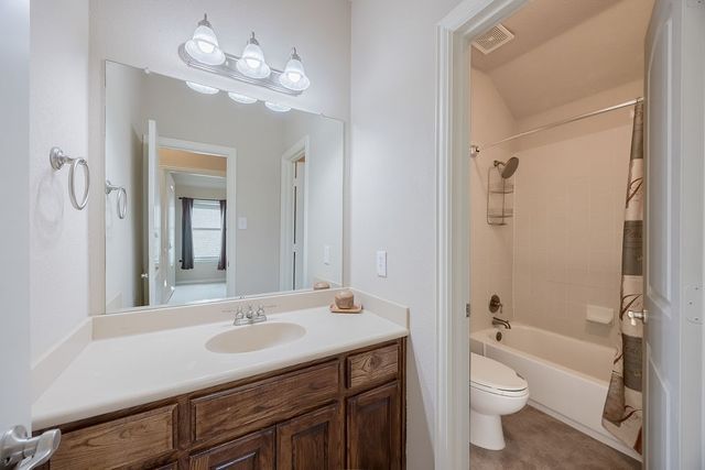 305 Village Drive, Red Oak, TX 75154