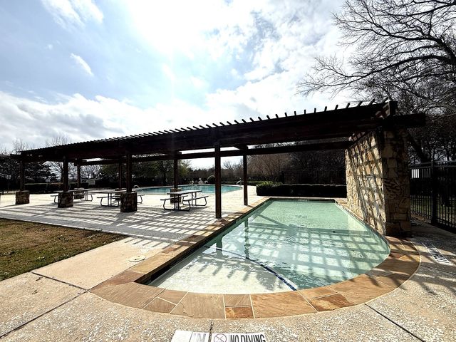 305 Village Drive, Red Oak, TX 75154