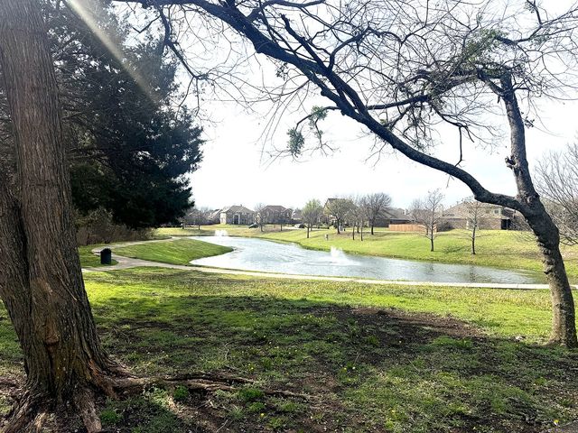 305 Village Drive, Red Oak, TX 75154