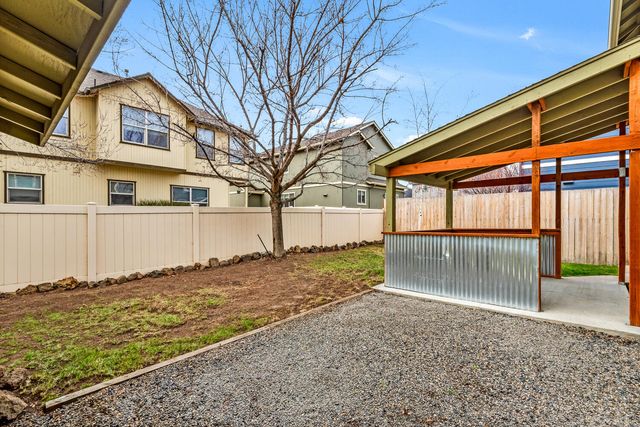 641 SE Glengarry Place, Bend, OR 97702