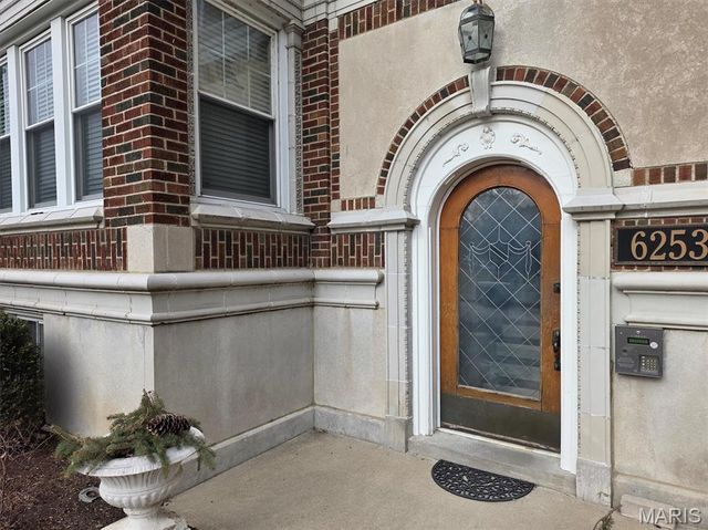 6253 Rosebury Avenue 2E, St Louis, MO 63105
