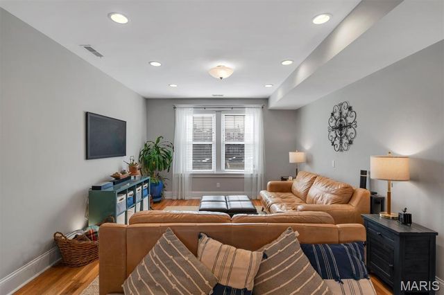 6253 Rosebury Avenue 2E, St Louis, MO 63105