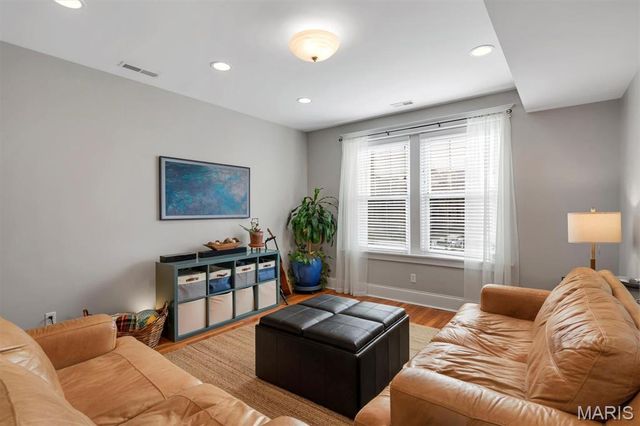 6253 Rosebury Avenue 2E, St Louis, MO 63105