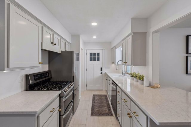 25835 Wild Rose Lane, Excelsior, MN 55331