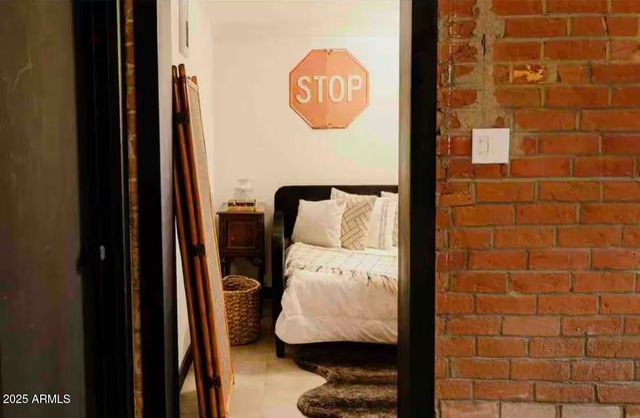 1055 E Whitton Avenue, Phoenix, AZ 85014