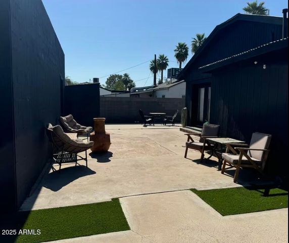 1055 E Whitton Avenue, Phoenix, AZ 85014