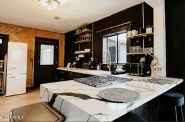 1055 E Whitton Avenue, Phoenix, AZ 85014