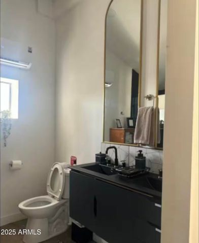 1055 E Whitton Avenue, Phoenix, AZ 85014