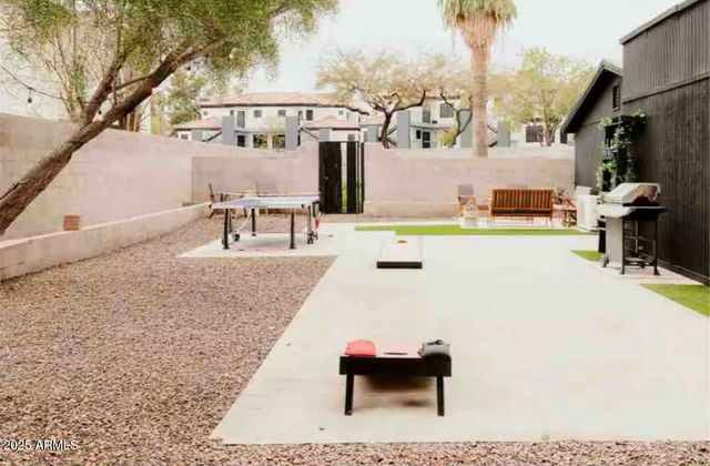 1055 E Whitton Avenue, Phoenix, AZ 85014