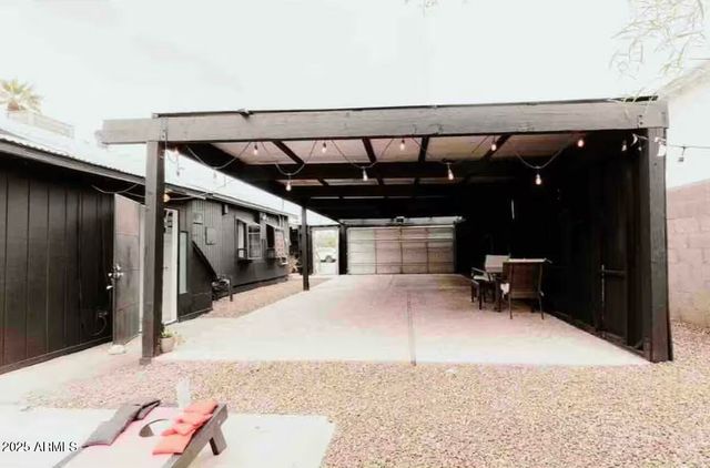 1055 E Whitton Avenue, Phoenix, AZ 85014