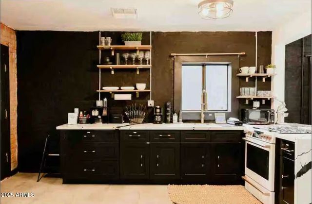 1055 E Whitton Avenue, Phoenix, AZ 85014