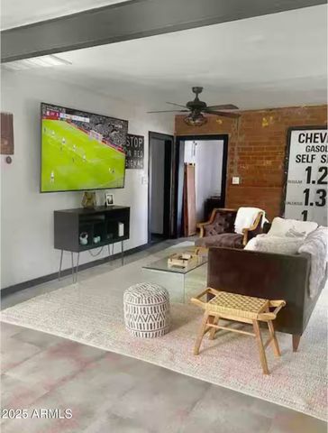 1055 E Whitton Avenue, Phoenix, AZ 85014