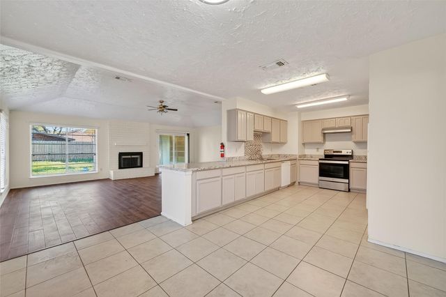 15811 Pfeiffer Drive, Houston, TX 77082