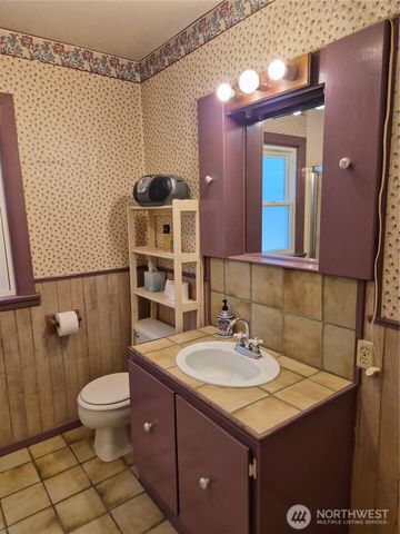 5913 57th Avenue W, University Place, WA 98408