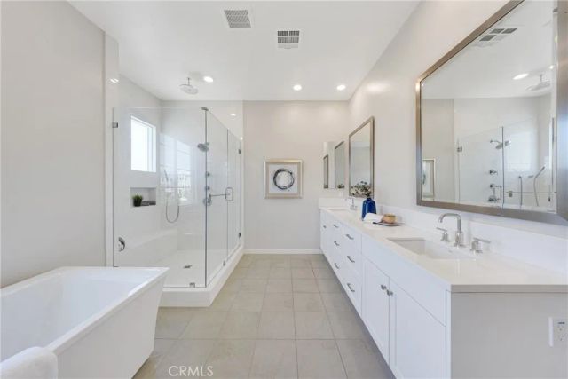 104 Sculpture, Irvine, CA 92618