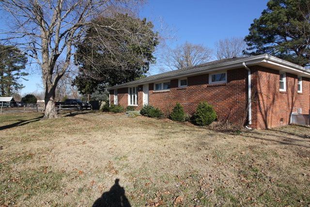 201 Brandywine Dr, Clarksville, TN 37042