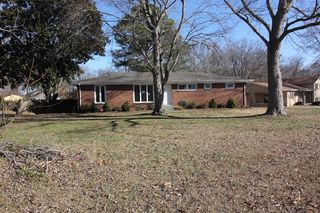 201 Brandywine Dr, Clarksville, TN 37042