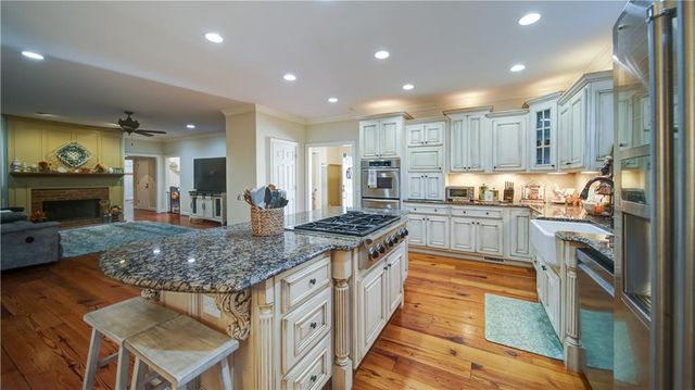 5580 Point West Drive, Oakwood, GA 30566