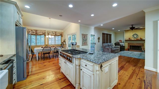 5580 Point West Drive, Oakwood, GA 30566