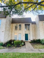 30 River Creek Way, Sugar Land, TX 77478