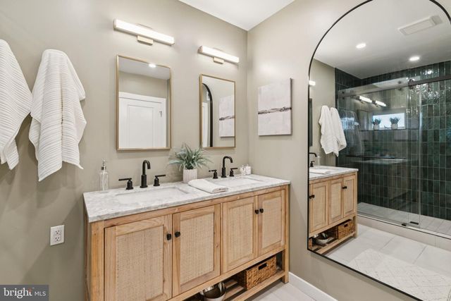 1537 REED ST, Philadelphia, PA 19146