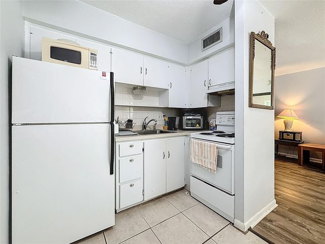 250 ROSERY ROAD NW 228, Largo, FL 33770