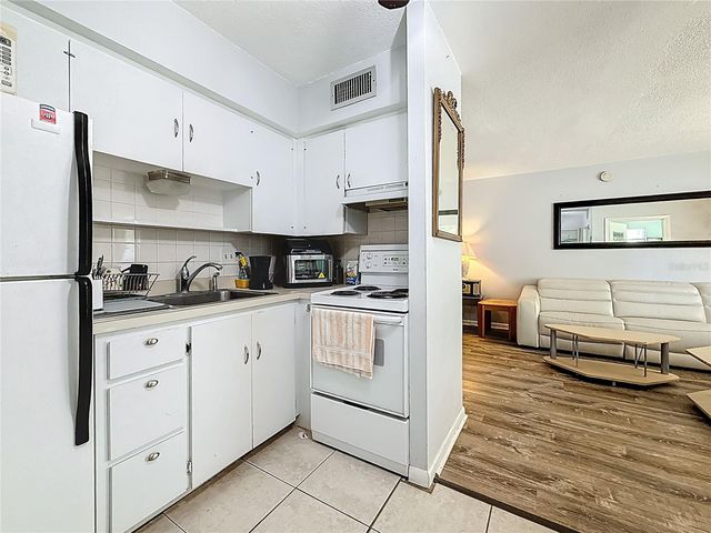 250 ROSERY ROAD NW 228, Largo, FL 33770