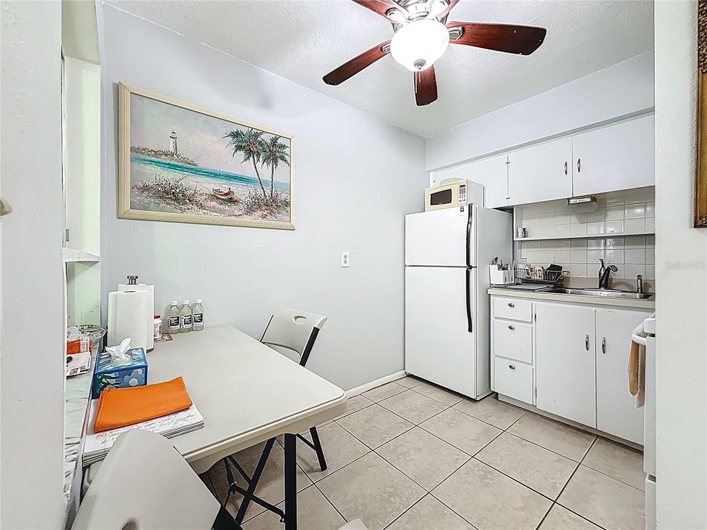 Image 11 of property listing at 250 ROSERY ROAD NW 228, Largo, FL 33770