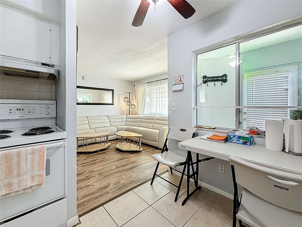 Image 12 of property listing at 250 ROSERY ROAD NW 228, Largo, FL 33770