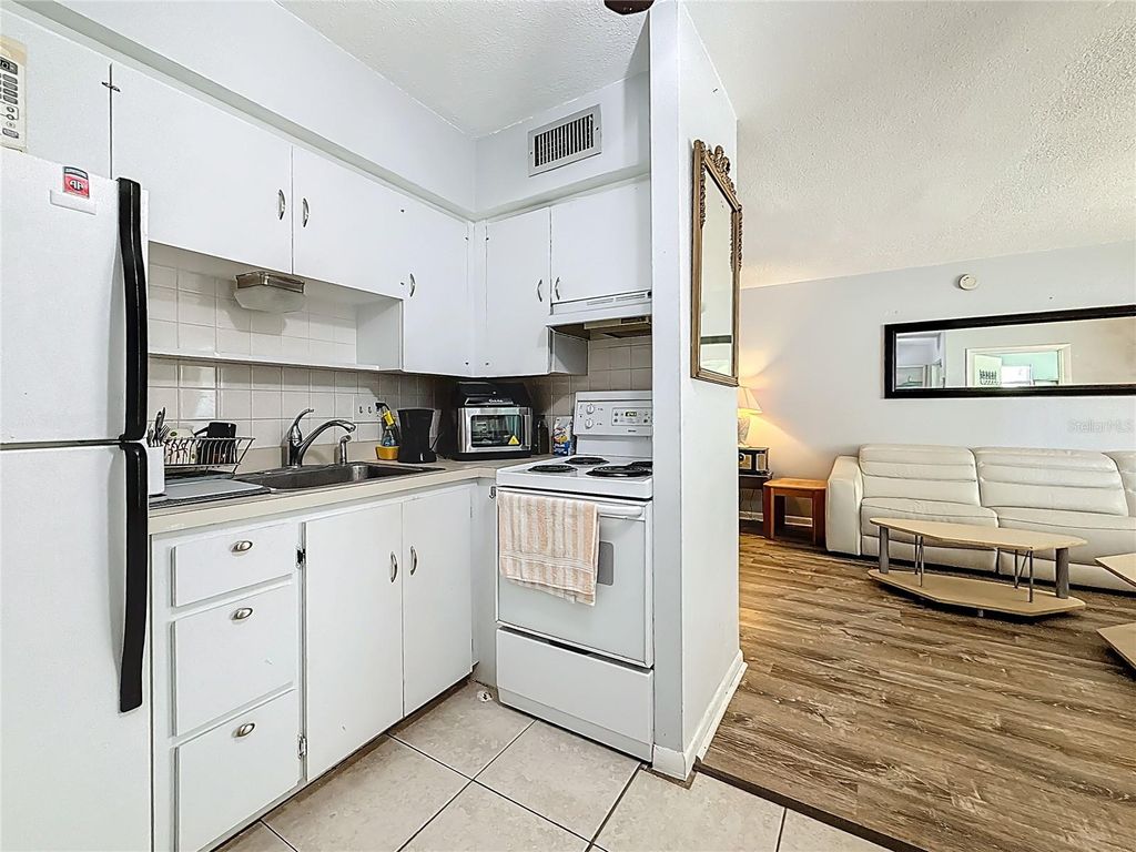 Image 14 of property listing at 250 ROSERY ROAD NW 228, Largo, FL 33770