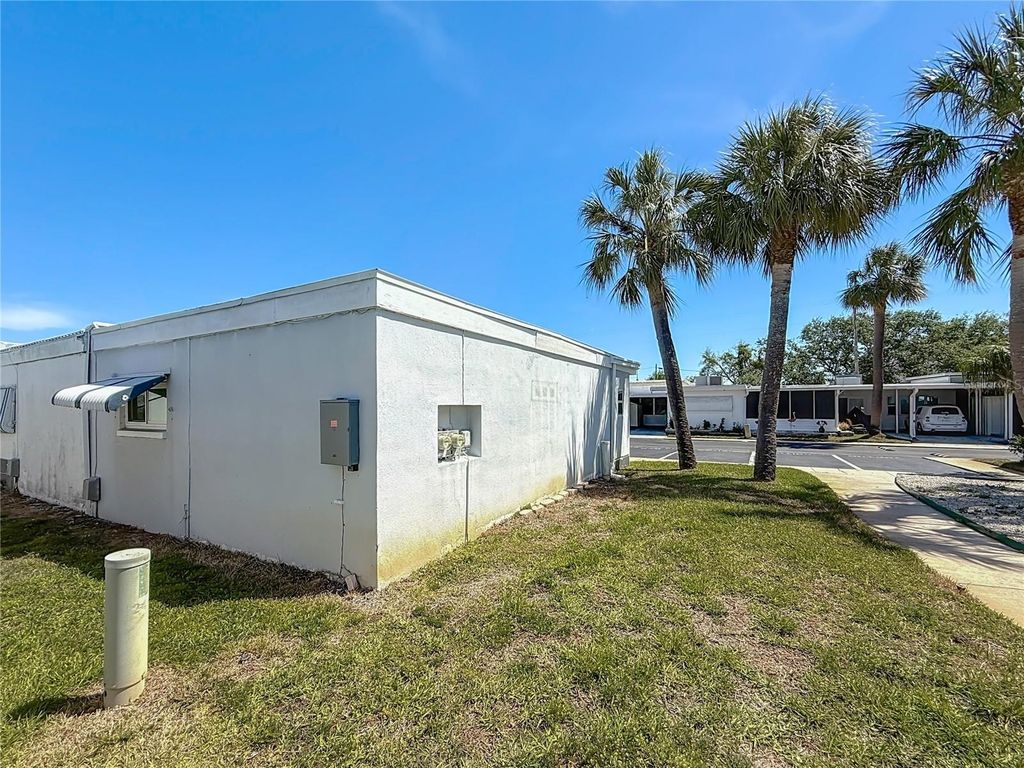 Image 23 of property listing at 250 ROSERY ROAD NW 228, Largo, FL 33770