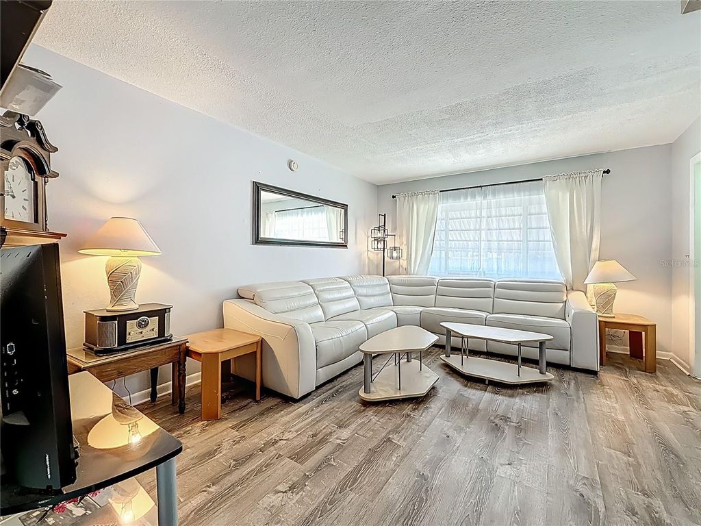 Image 7 of property listing at 250 ROSERY ROAD NW 228, Largo, FL 33770