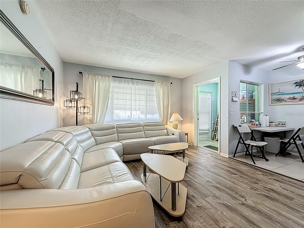 Image 8 of property listing at 250 ROSERY ROAD NW 228, Largo, FL 33770