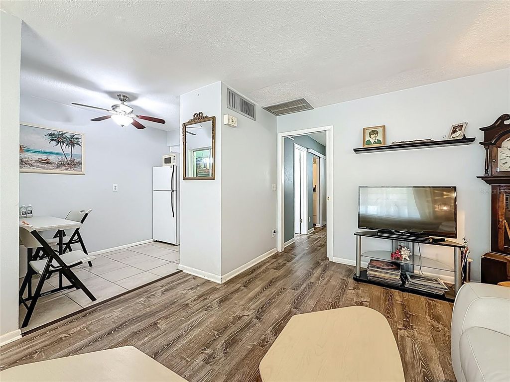 Image 9 of property listing at 250 ROSERY ROAD NW 228, Largo, FL 33770